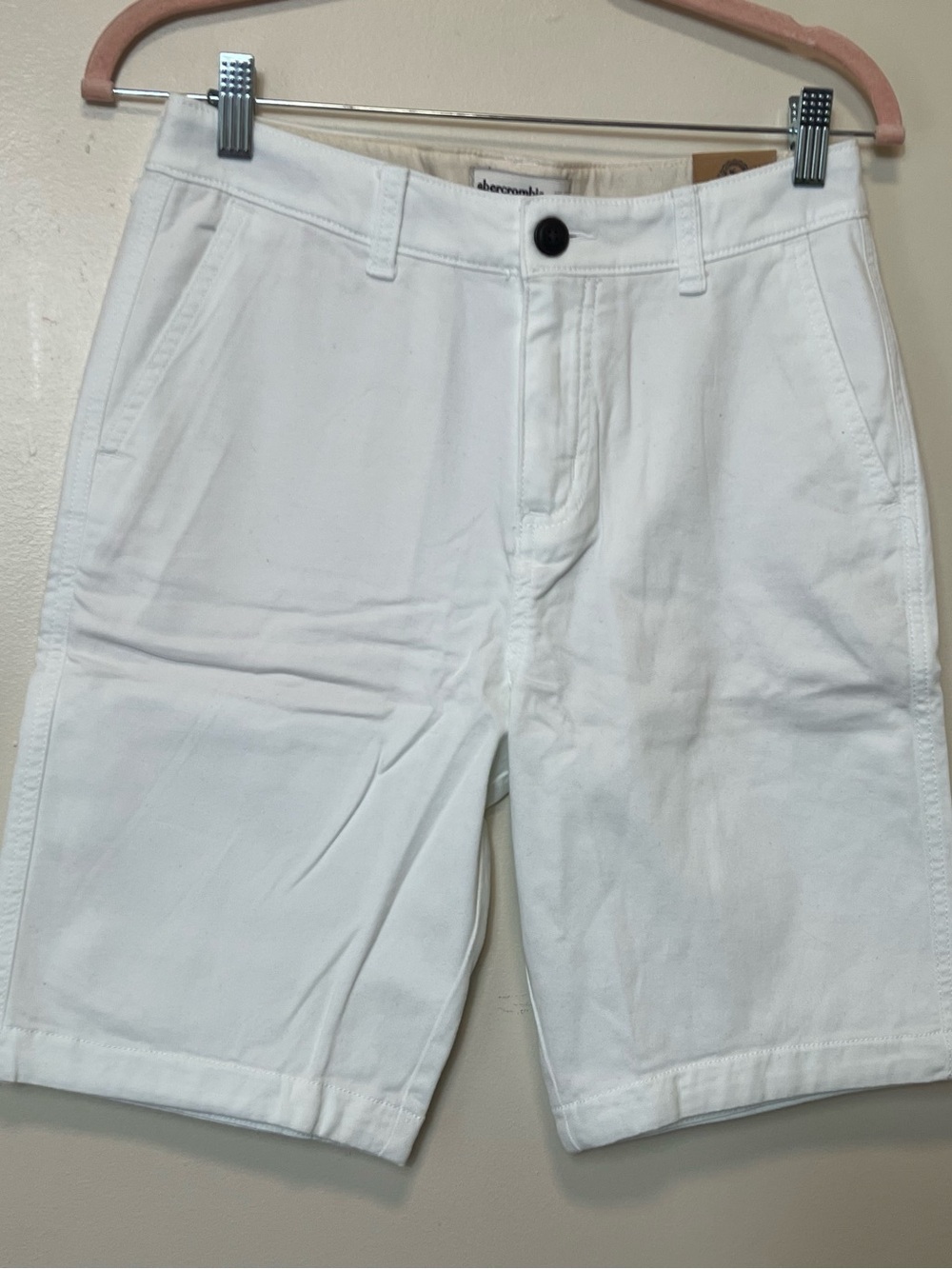 Abercrombie & Fitch Boys White Flat Front Shorts. Size 15/16 NWT